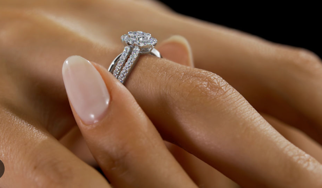 Which Brand Offers the Highest Quality Lab-Grown Engagement Rings?